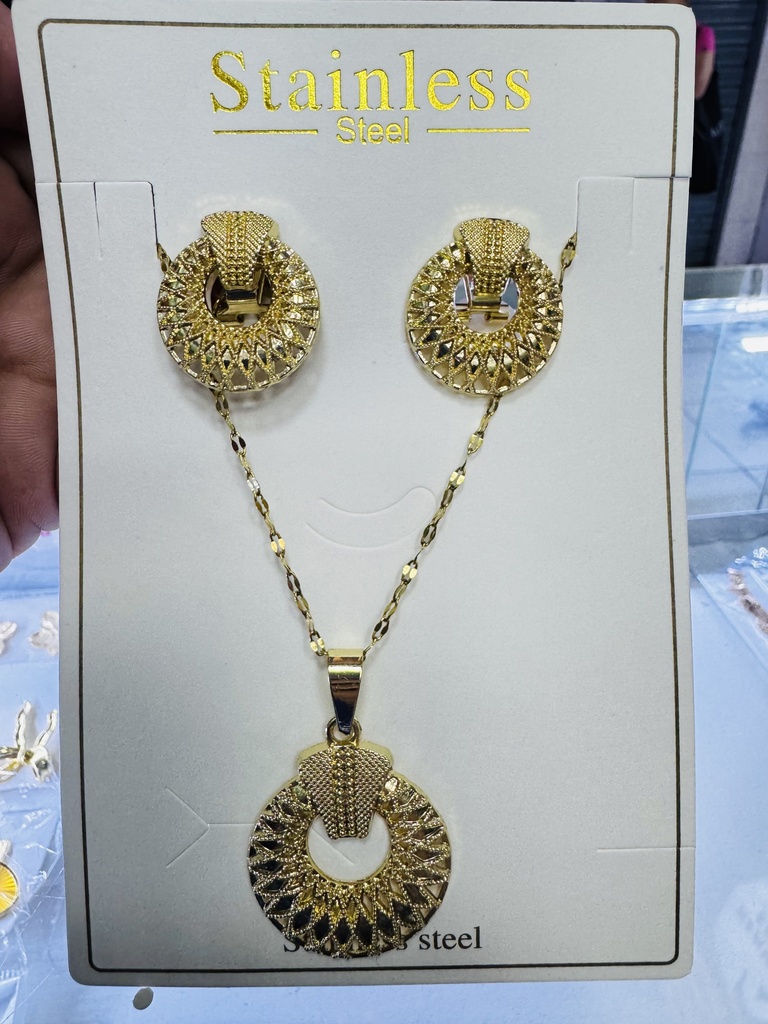 JUEGO COLLAR Y ARTES DORADO ACERO ANTIALERGICO TAINLESS STEEL
