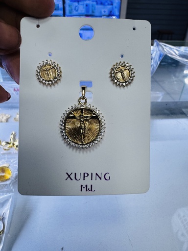 X-JUEGO DE ARETE Y DIJE EN BAÑO EN ORO XUPING ML CRUSIFICO